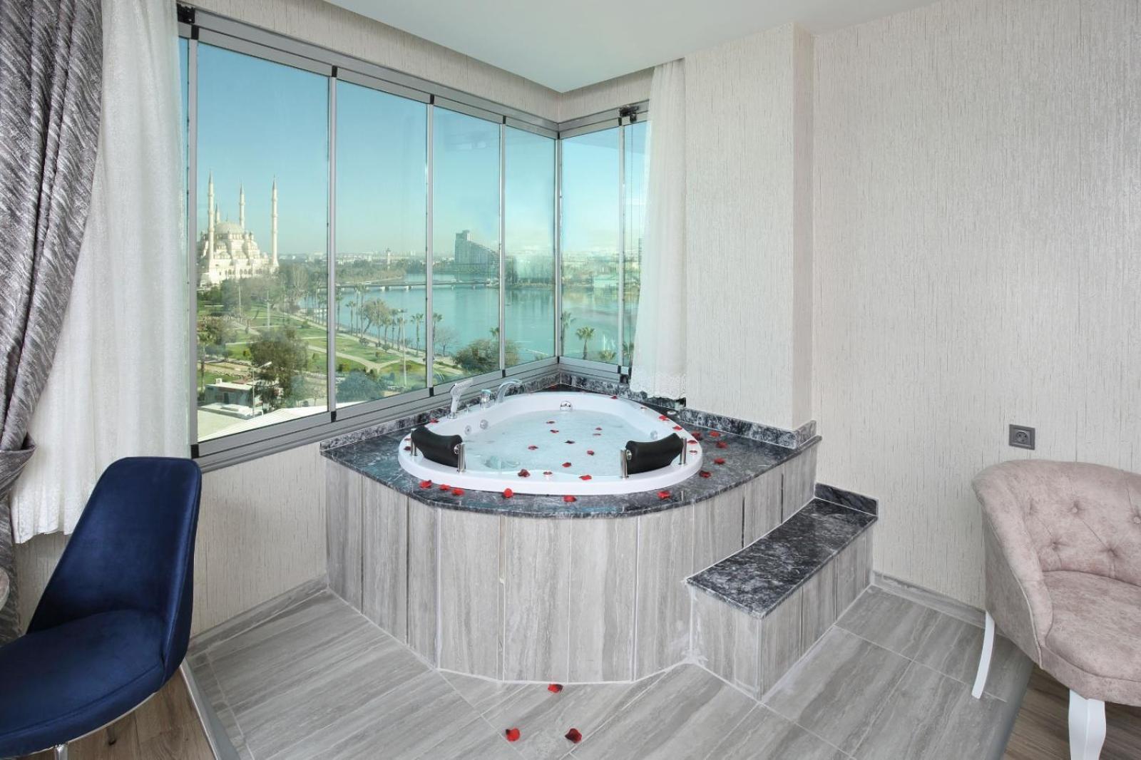 Adana Taskoeprue Hotel Eksteriør bilde