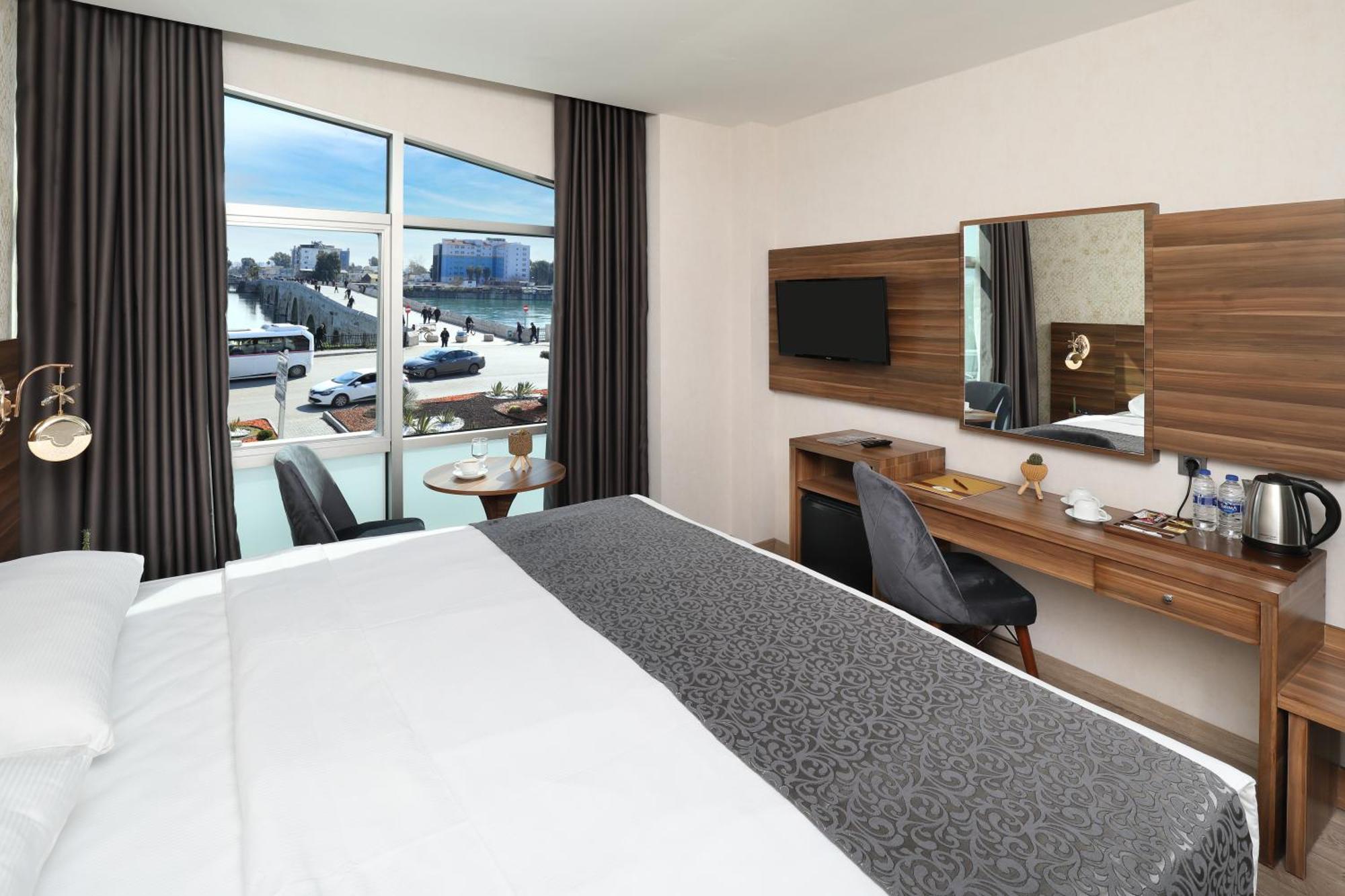 Adana Taskoeprue Hotel Eksteriør bilde